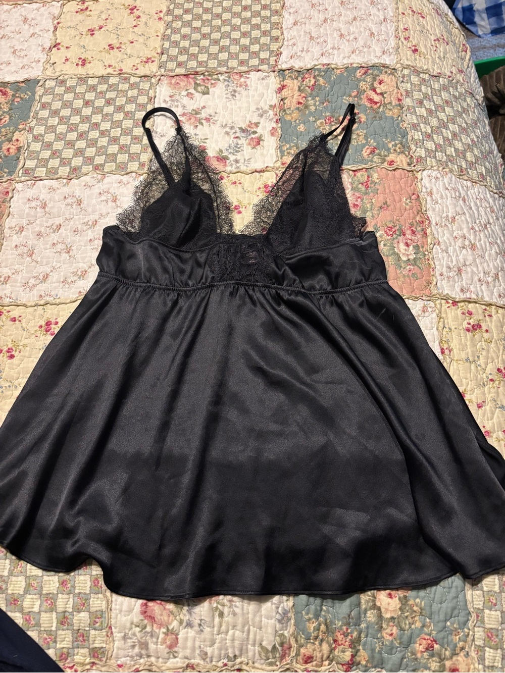 Victorias Secret Black Lace-Trim Satin Chemise - Women Intimates Large